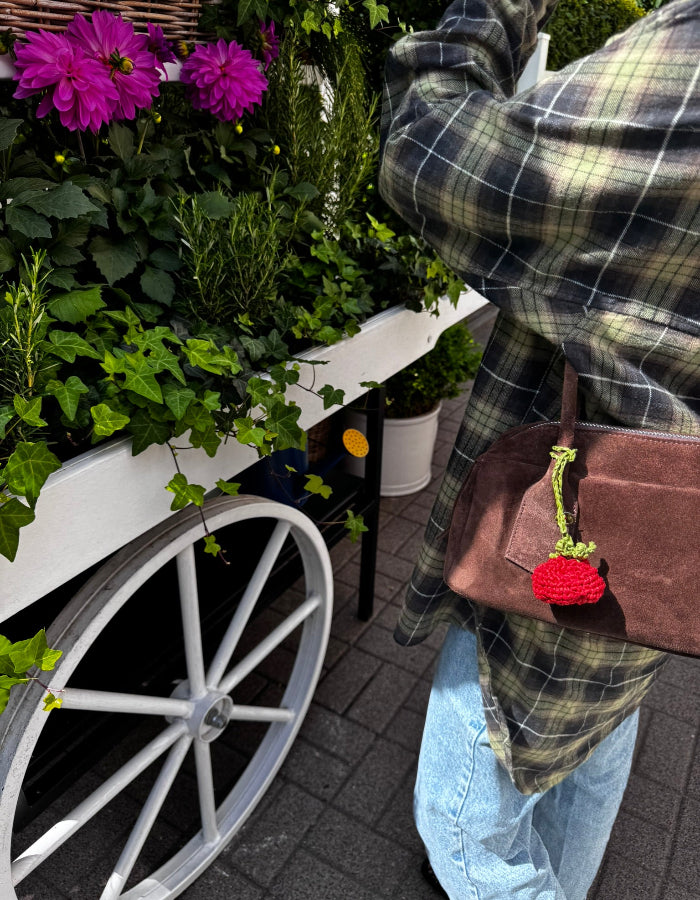 Breloczek pomidorek z raffii | charms do torebki LILLABEL