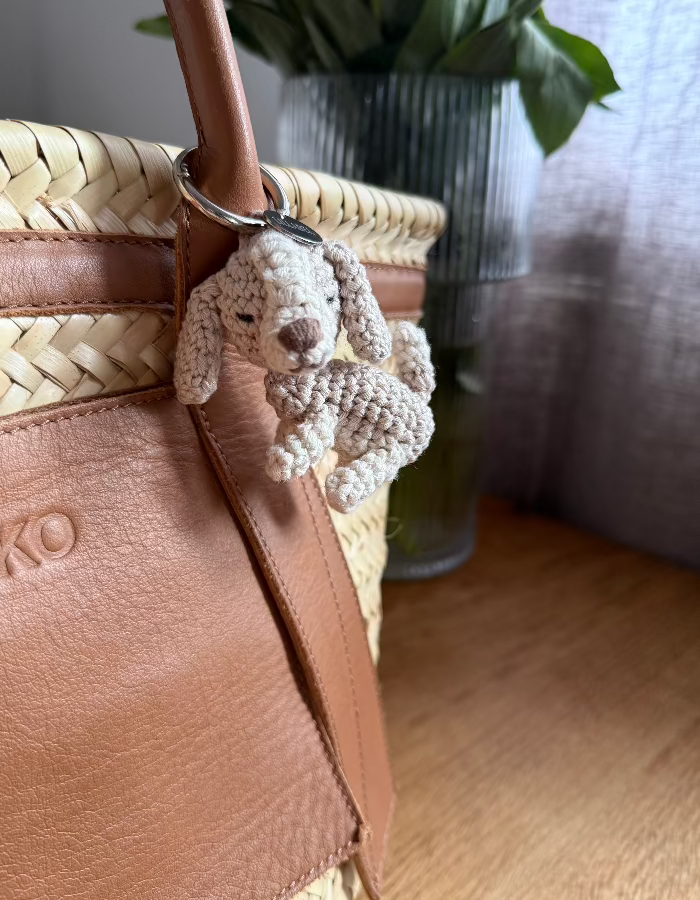 Breloczek szydełkowy piesek beagle | charms do torebki LILLABEL