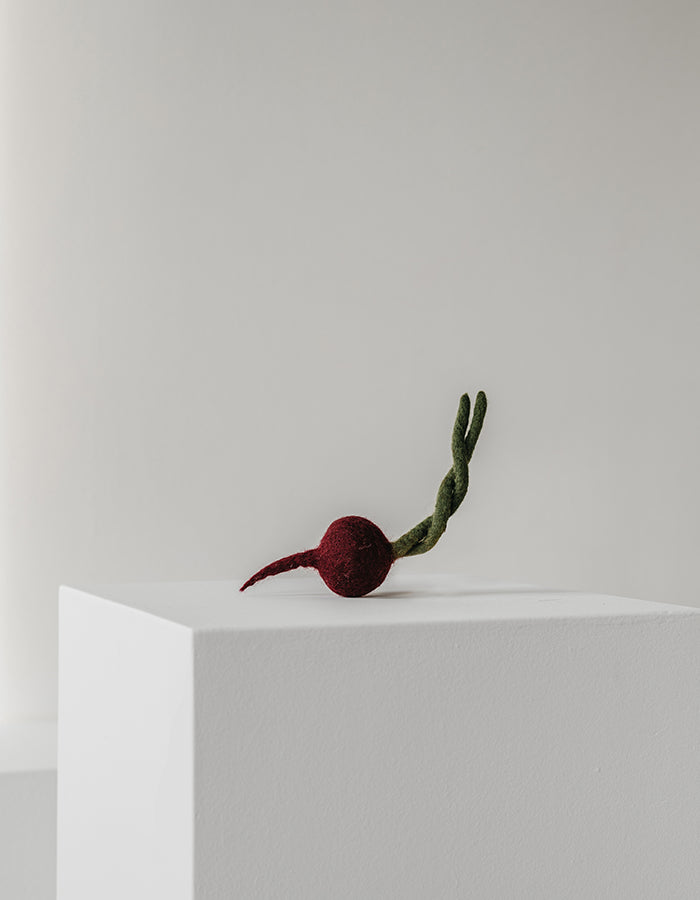 Naturalna zabawka dla kota lub psa buraczek 100% wełna